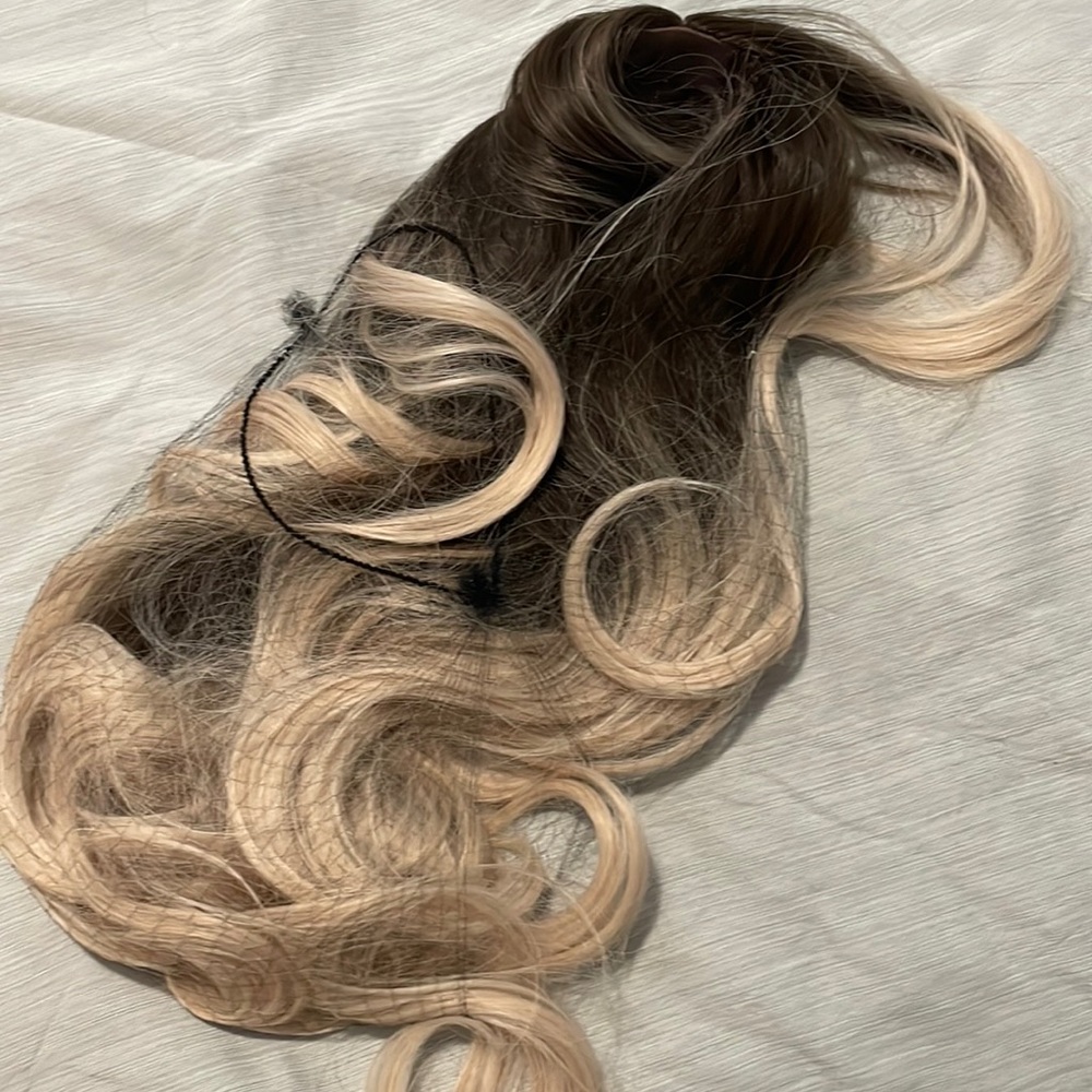 Natural long curly wig
